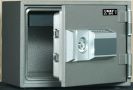 Сейф ESD101K:
ширина:41,2см&nbsp;
глубина:35,9см&nbsp;
высота:30,7см&nbsp;
Вес:31кг.